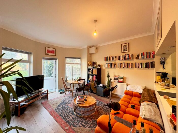 2 Bedroom Flat To Rent In Northfield Road, London, N16