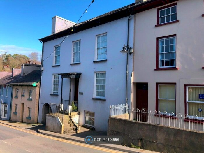 2 Bedroom Flat To Rent In Bridge Street, Newcastle Emlyn, SA38