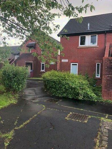 2 Bedroom Flat To Rent In Kinross Walk, Blackburn, Lancashire, BB1