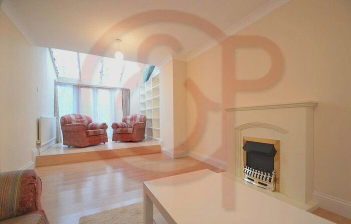 3 Bedroom Semi-Detached House To Rent In Hanger Lane, Ealing, W5