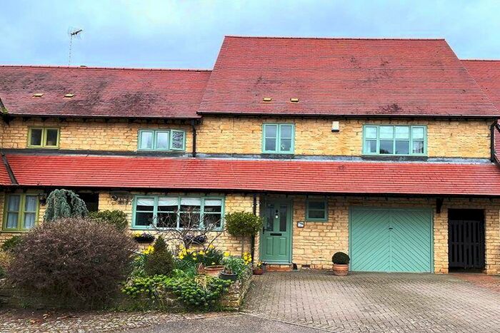 4 Bedroom Link Detached House For Sale In St Marys Close, Felmersham, MK43