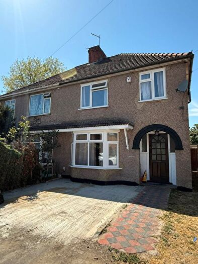 4 Bedroom Semi Detached House To Rent In North Hyde Gardens, Hayes, UB3