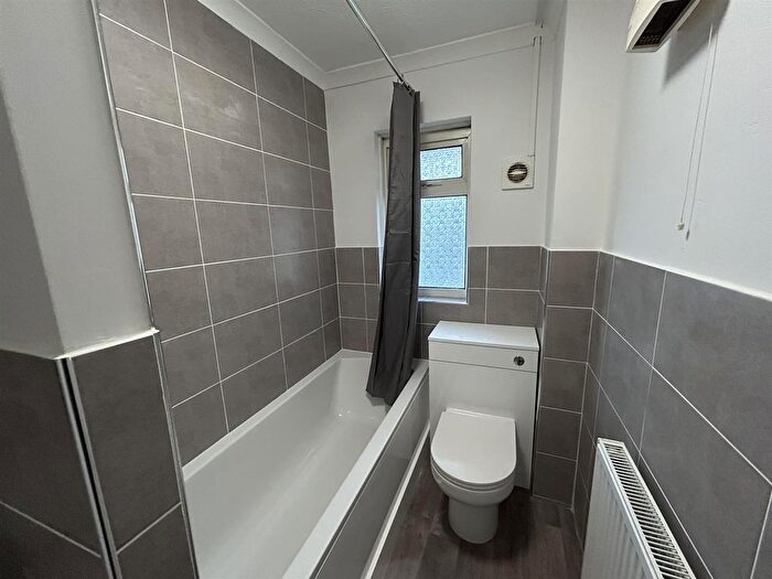 1 Bedroom Flat To Rent In Vicarage Lane, Gravesend, DA12