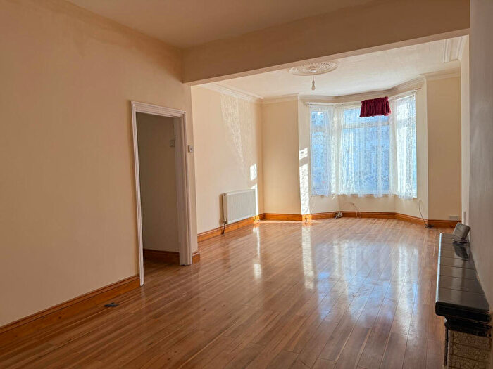 3 Bedroom Terraced House To Rent In Glencoe Ave, Ilford, Essex, IG2