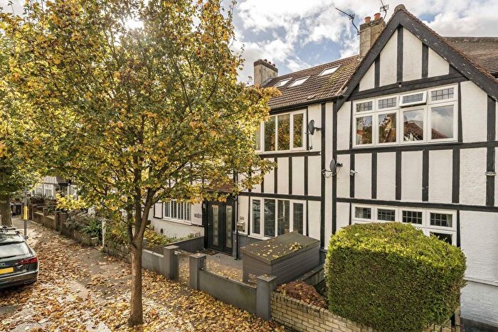 4 Bedroom Property To Rent In Merton Hall Gardens, London, SW20