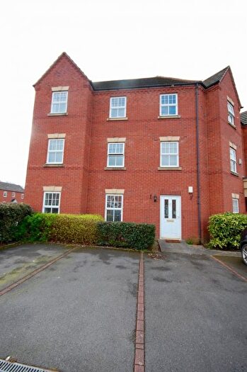 2 Bedroom Flat To Rent In Newton Square, Bromsgrove, B60
