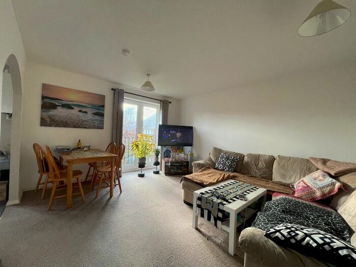 2 Bedroom Flat To Rent In Labrador Quay, Salford M50