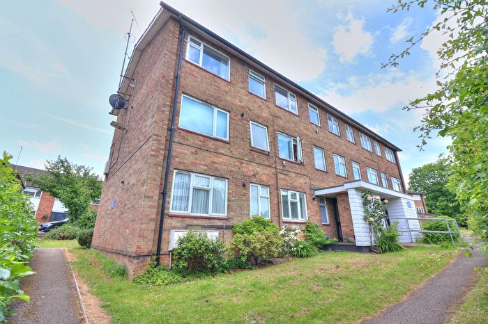 2 Bedroom Flat For Sale In Highland Drive, Hemel Hempstead, HP3