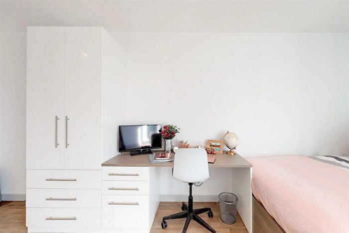Studio To Rent In Union Street, Shieldfield, Newcastle Upon Tyne, NE2