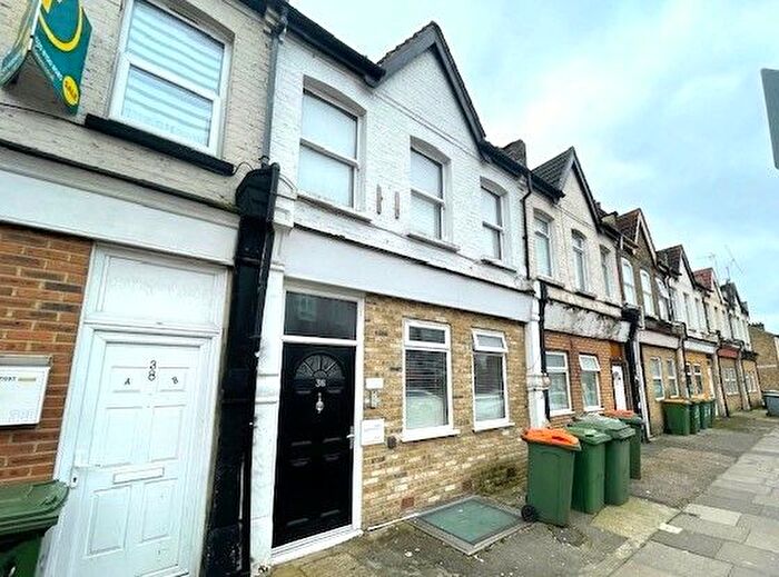 2 Bedroom Flat To Rent In Vicarage Lane, London, E6