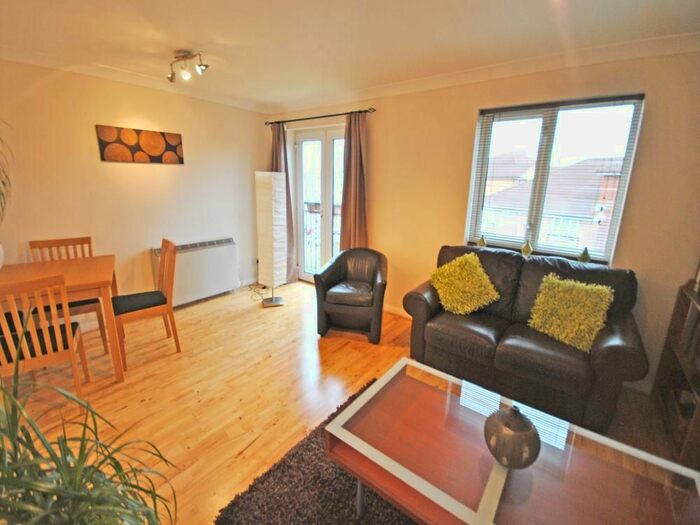 1 Bedroom Flat To Rent In Varsity Drive, Twickenham, TW1