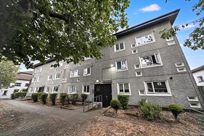 1 Bedroom Flat For Sale In Musquash Way, Hounslow, TW4
