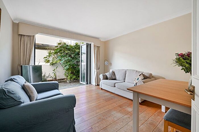 2 Bedroom Flat To Rent In Callow Street, London, SW3