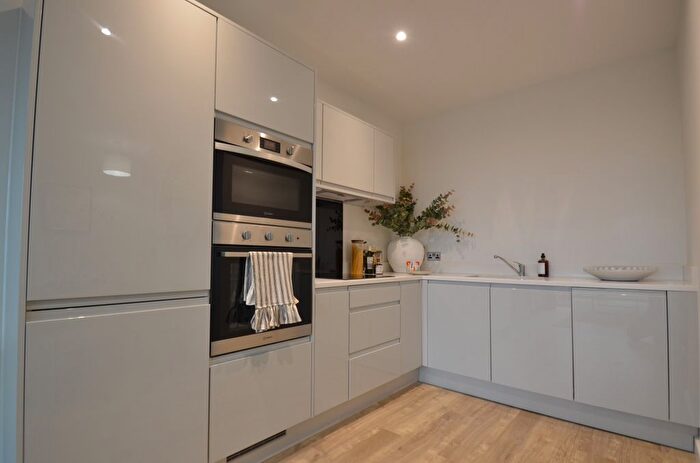 1 Bedroom Flat To Rent In Elmsleigh Road, Staines-Upon-Thames, TW18