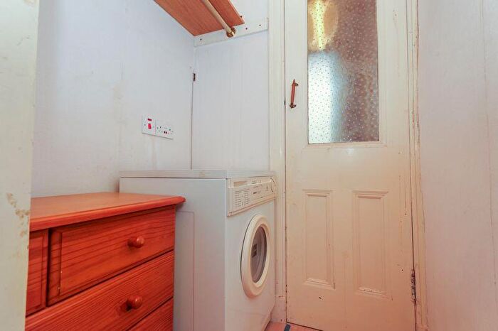 1 Bedroom Flat For Sale In Springhill Gardens, Shawlands, G41