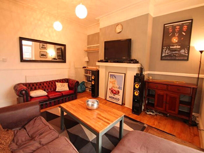 6 Bedroom House To Rent In Hyde Park Road, Leeds, LS6