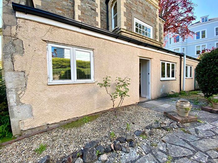 Apartment To Rent In Downfield Road, Bristol, BS8