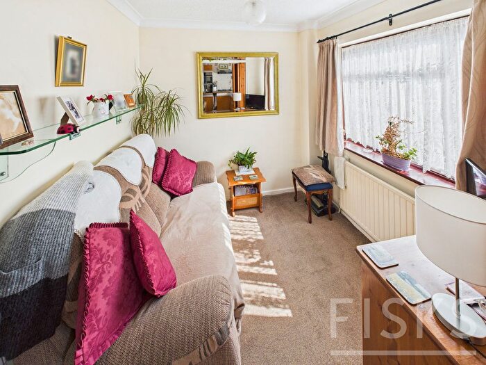 1 Bedroom Detached House For Sale In Waarem Avenue, Canvey Island, SS8