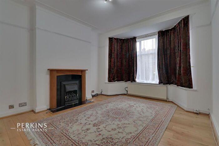 3 Bedroom Semi-Detached House To Rent In Wellgarth, Greenford, UB6