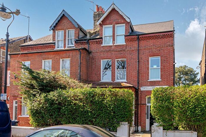 2 Bedroom Flat For Sale In Heathfield Road, Acton, London, W3