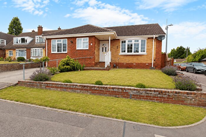 2 Bedroom Detached Bungalow For Sale In Queen Street, Stotfold, Hitchin, SG5