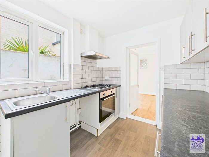 3 Bedroom Terraced House For Sale In Castle Road, Chatham, ME4