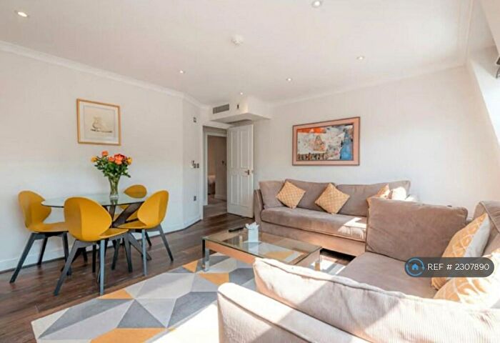 2 Bedroom Flat To Rent In Adamson House, Salford, M5