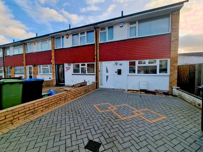 3 Bedroom End Of Terrace House To Rent In Vane Close, Harrow, HA3