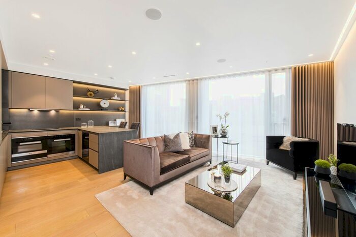 2 Bedroom Flat To Rent In Buckingham Palace Road, London, SW1W