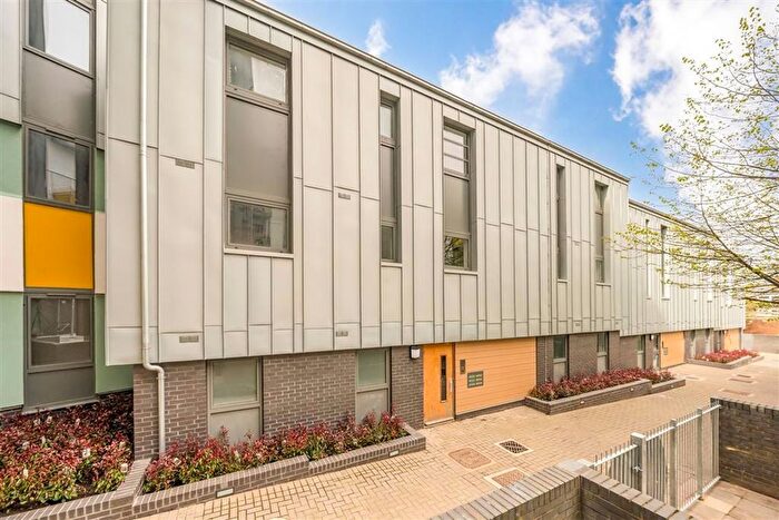 1 Bedroom Flat For Sale In Wharncliffe Mews, Clapham, SW4