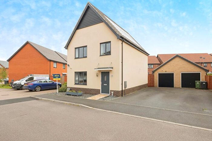 4 Bedroom Detached House For Sale In Robin Grove, Wymondham, Norfolk, NR18