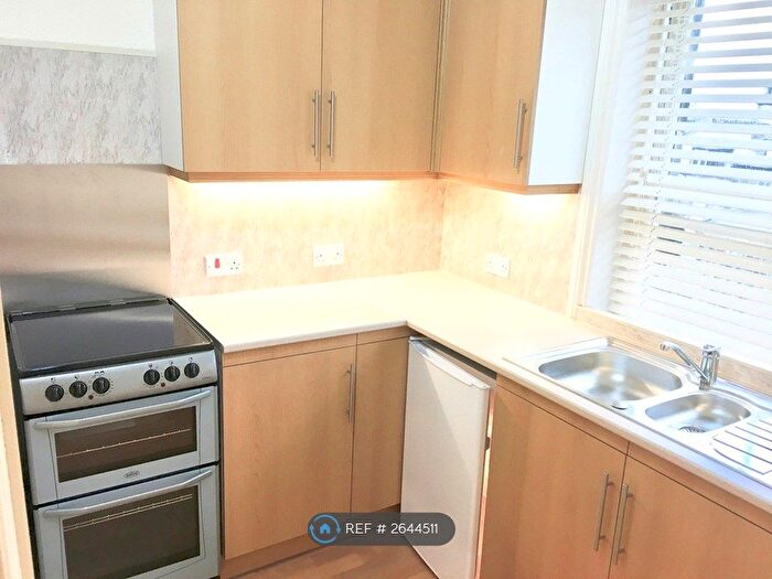 2 Bedroom Flat To Rent In Frankiln Road, Harrogate, HG1
