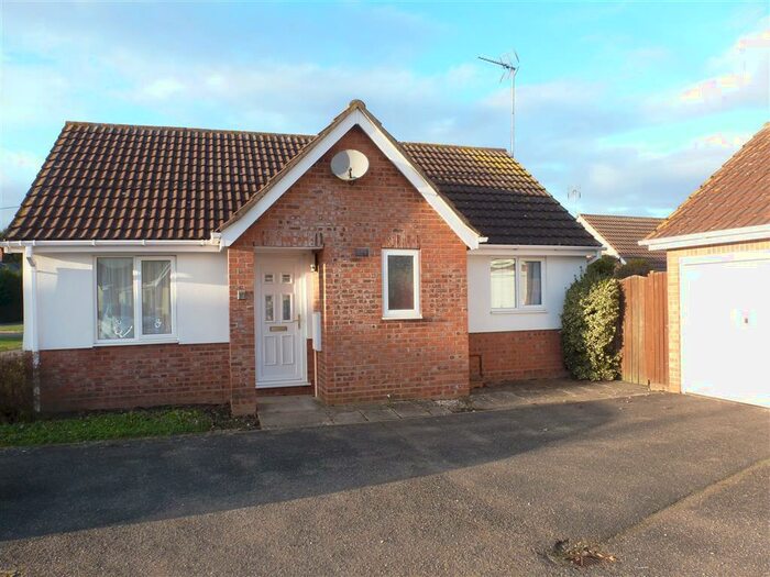 2 Bedroom Semi-Detached Bungalow To Rent In Robin Mews, Wisbech, PE13