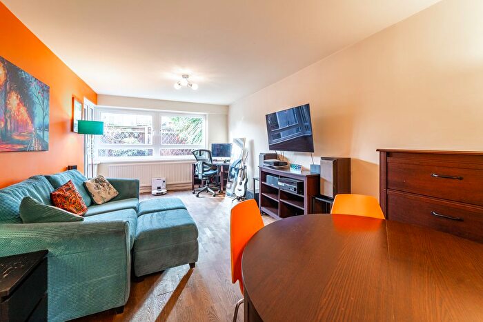 1 Bedroom Flat For Sale In Earlsferry Way, Islington, London, N1