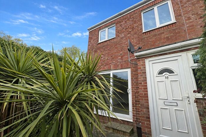 2 Bedroom End Terrace House To Rent In Yeatminster Road, Poole, BH17