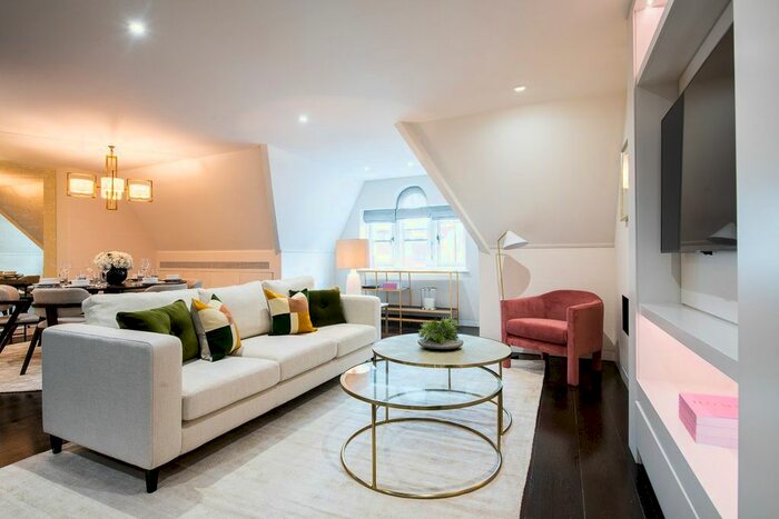 2 Bedroom Flat To Rent In Duke Street, Mayfair, London, W1K