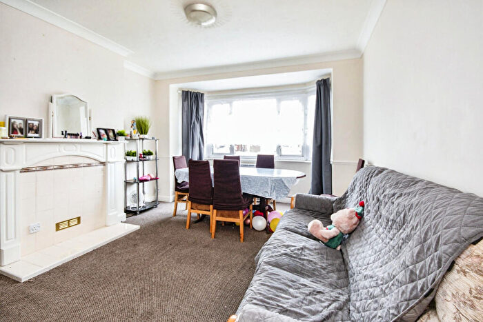 2 Bedroom Flat For Sale In Wimborne Road, Bournemouth, BH9