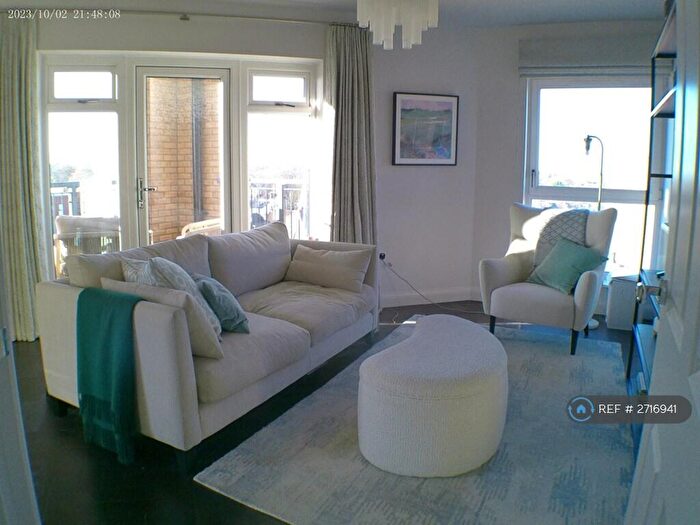 2 Bedroom Flat To Rent In Chambray House, Wallington, SM6