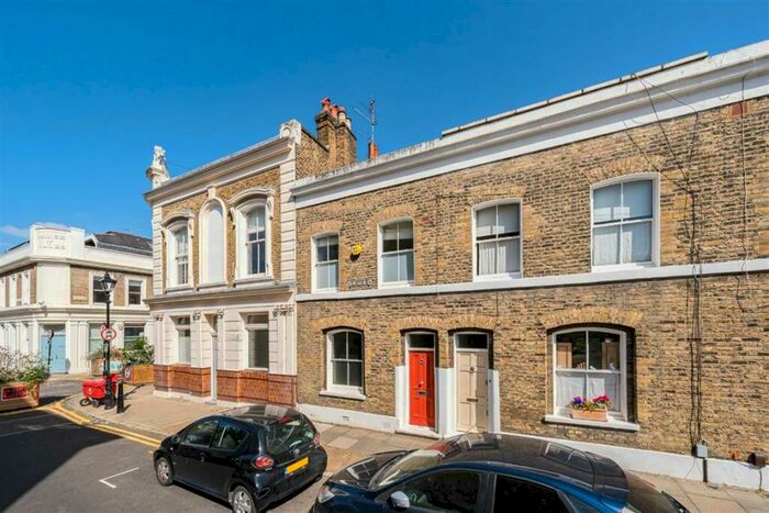 3 Bedroom House To Rent In Wellington Row, Jesus Green, E2