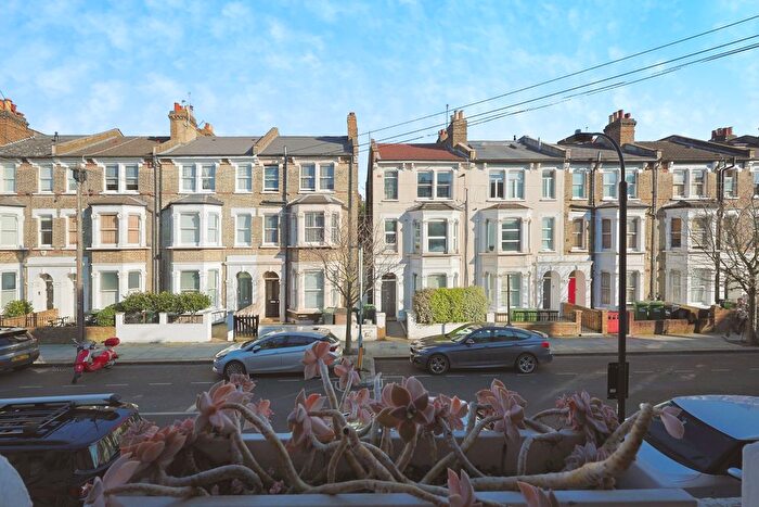 2 Bedroom Flat To Rent In Davisville Road, London, W12