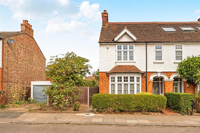 4 Bedroom Semi-Detached House For Sale In Kingsley Road, Bedford, MK40