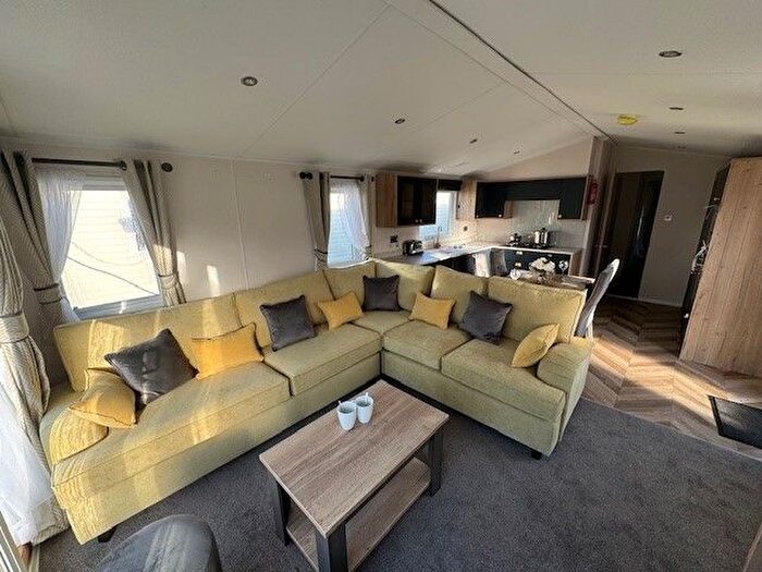 3 Bedroom Mobile/park Home For Sale In North Sea Lane, Cleethorpes, DN36