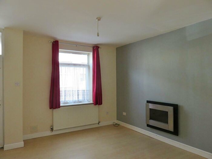 2 Bedroom House To Rent In Wynburg Street, Hull, HU9