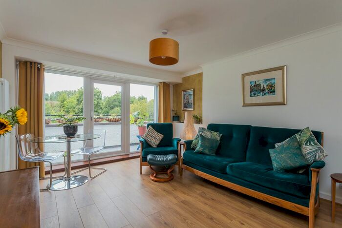 2 Bedroom Flat For Sale In Lachlan Crescent, Erskine, PA8