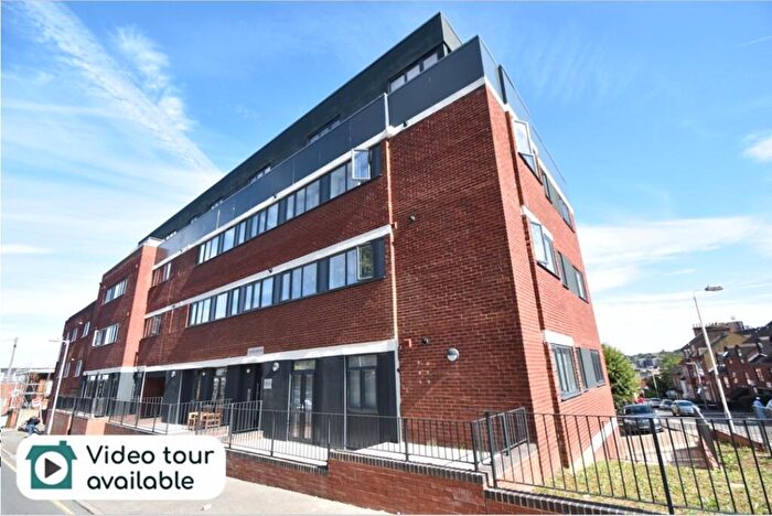 1 Bedroom Flat To Rent In Napier House, - Napier Road, Luton, Bedfordshire, LU1