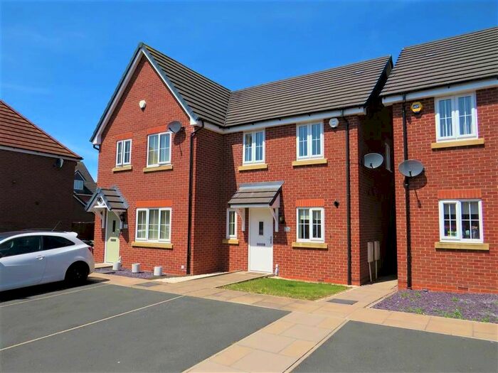 2 Bedroom Town House To Rent In New Croft Drive, Willenhall, WV13