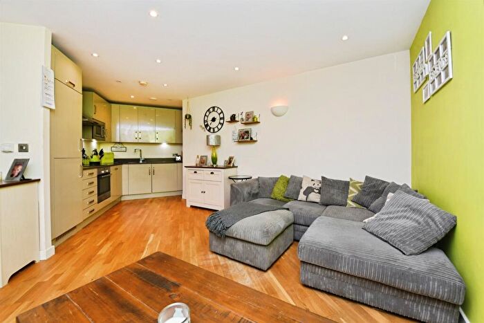 1 Bedroom Flat For Sale In Burgess Springs, Chelmsford, CM1