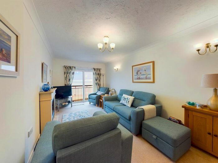 2 Bedroom Flat To Rent In North Marine Drive, Bridlington, YO15