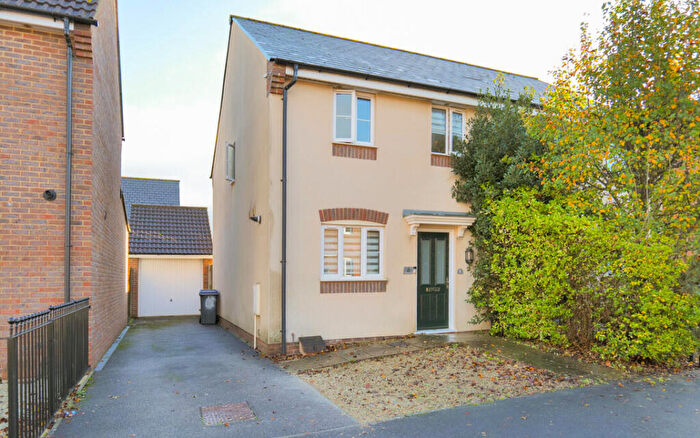 3 Bedroom Semi-Detached House For Sale In Hawthorn Road, Melksham, SN12