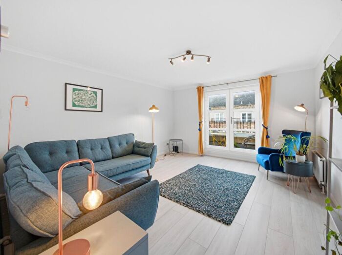 2 Bedroom Flat For Sale In / Dicksonfield, Edinburgh, EH7